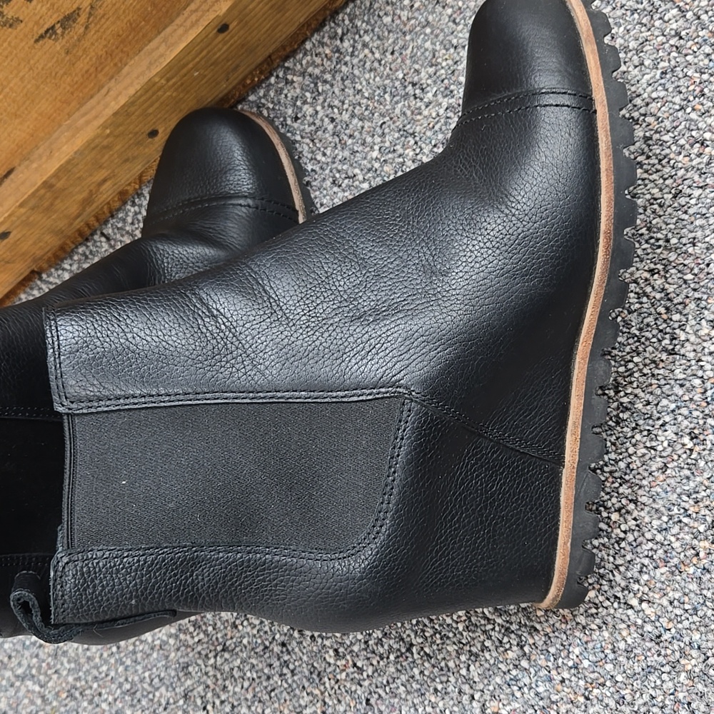 Ugg Pax Chelsea Wedge Waterproof booties Size 6.5 Black